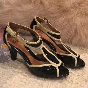 Sofft black heels with creme lining